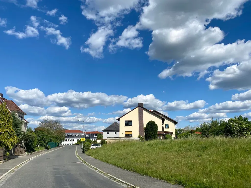 Dlaczego warto zamieszkać w Łazach pod Warszawą