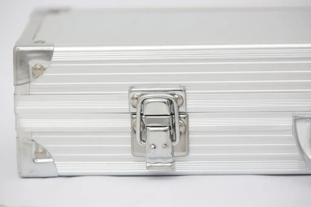 Jak bezpiecznie transportować duży sprzęt elektroniczny?